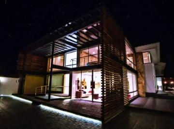 Casa de 4 habitaciones, Quito · Espectacular Casa en Venta - Sector Campo Alegre