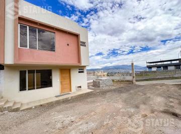 Casa · 90m² · 3 Habitaciones · 1 Estacionamiento · Venta de Casa en Sangolquí Cerca Gasolinera Condorvall - ¡Aplica Crédito Miti - Miti o Vip!