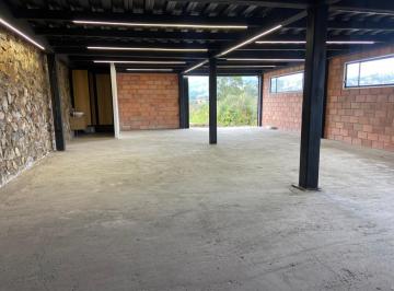 Bodega-Galpón · 150m² · 6 Estacionamientos · Bodega en Alquiler. Via Al Valle