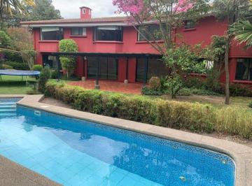 Casa de 3 habitaciones, Quito · Piscina, 3 Dorm. y Estudio en Urbanizacion Segura $3000