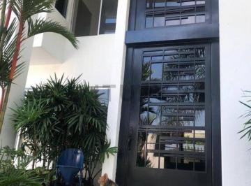 Casa · 250m² · 3 Habitaciones · 2 Estacionamientos · Casa en Venta en Puerto Azul