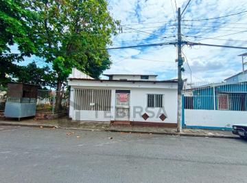 Casa de 6 habitaciones, Guayaquil · Casa Rentera en Venta Esquinera con 2 Suites, Junto a Parque - Alborada Etapa 2, Norte de Guayaquil