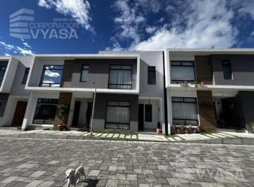 Casa · 90m² · 3 Habitaciones · 1 Estacionamiento · Armenia II - Valle de Los Chillos, Casa de Venta 90 m²