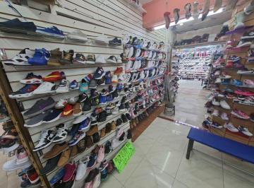 Local comercial , Quito · Se Vende Local en Centro Comercial Granada, Sector Ipiales Quito