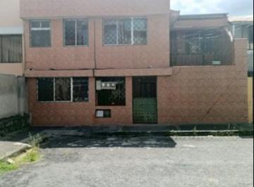 Casa · 260m² · 8 Habitaciones · Pio XII Sur de Quito Sector Luluncoto Tercera Etapa Vende Casa 3 Departamnetos