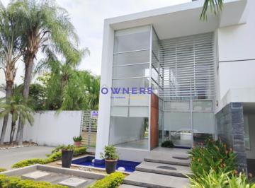 Casa · 1371m² · 2 Habitaciones · 2 Estacionamientos · Venta Casa de Lujo en El Sector Mas Exclusivo Via a La Costa (Aa)