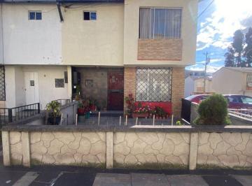 Casa de 3 habitaciones, Quito · Casa en Venta en El Sur Dos Plantas Quitumbe