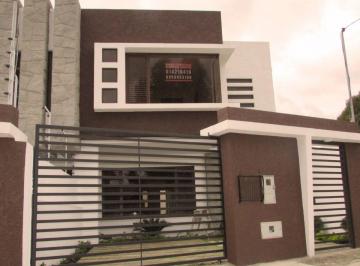 Casa de 3 habitaciones, Cuenca · Amplia y Moderna Casa Familiar