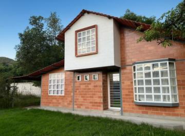 Casa · 125m² · 2 Habitaciones · 3 Estacionamientos · Casa de Venta en Guayllabamba