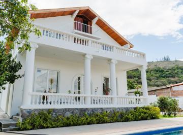 Terreno / Lote · 560m² · 3 Estacionamientos · Terreno en Venta en Guayllabamba