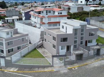 Casa de 4 habitaciones, Quito · Vendo Casa Urbanizacion Ejercito Nacional
