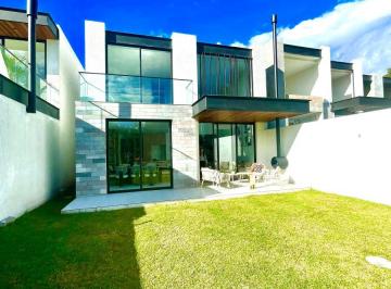 Casa de 3 habitaciones, Quito · Vendo Fantástica Casa Iluminada, por Estrenar, Acabados de Primera, Seguridad Sector Pachosalas