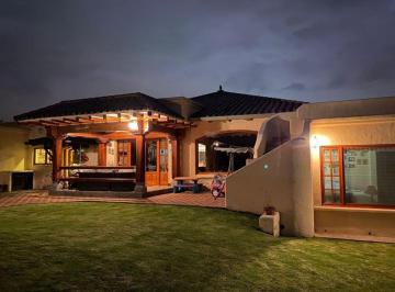 Casa de 3 habitaciones, Quito · Hermosa Casa de Venta en Tumbaco