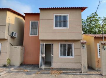 Casa · 120m² · 2 Habitaciones · 1 Estacionamiento · Casa en Venta en Duran City Etapa Amaranto Ronr