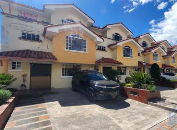 Casa · 200m² · 4 Habitaciones · 2 Estacionamientos · Casa en Venta Dentro de Conjunto, Valle de Los Chillos Sector La Espe