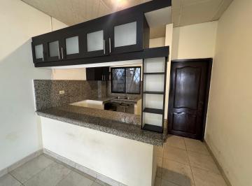 Casa de 4 habitaciones, Guayaquil · En Venta Casa Rentera en Mucho Lote 1, Sector con Portón.