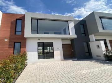 Casa de 3 habitaciones, Quito · Casa Moderna con Jardín Privado en Tumbaco | Piscina, Pádel y Seguridad 24/7