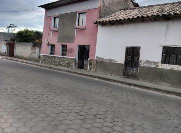 Casa de 4 habitaciones, Antonio Ante · Casa con 800 m² Antigua con Terreno y 4 Recámaras en Venta en Atuntaqui