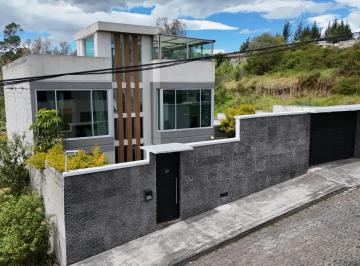 Casa de 4 habitaciones, Quito · Casa Independiente en Venta | Urbanización Segura