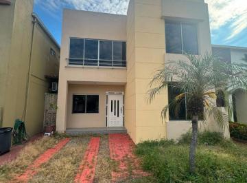 Casa de 4 habitaciones, Guayaquil · Vendo Casa en Villa Club