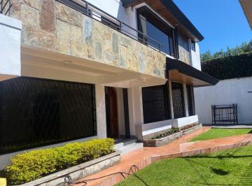 Casa de 5 habitaciones, Quito · Exclusiva Casa en Venta o Arriendo en La Urbanización Las Bromelias Monteserrin