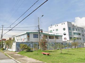 Casa · 606m² · 9 Habitaciones · 5 Estacionamientos · Casa Esquinera Amplia de 2 Pisos Calle Isla Santa Fe E Isla Floreana, Plaza de Toros, Quito.