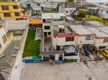 Casa de 6 habitaciones, Quito · Casa con 204 m² de Terreno, 322 m² de Construcción, en Venta en San Isidro del Inc