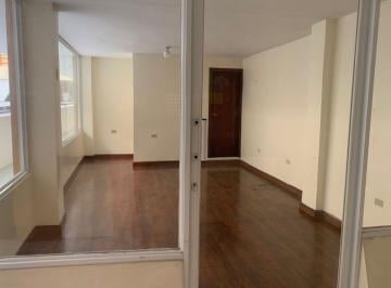 Oficina comercial , Riobamba · Oficina de 32 m² con Exclentes Acabados en Alquiler en El Centro de Riobamba