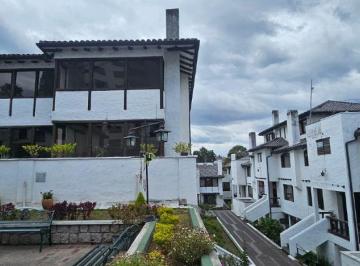 Casa de 3 habitaciones, Quito · Casa Tipo Hacienda en Venta, Conjunto Privado, Nnuu y America