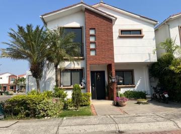 Fachada · Casa en Venta, Urbanizacion Napoli, Via Salitre, Vanro