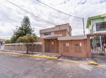 Casa de 4 habitaciones, Quito · Casa en Venta en Conocoto