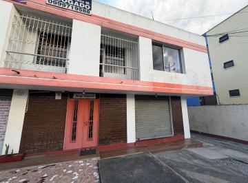 Local comercial , Quito · Local Mas Patio, un Parqueo Frontal.