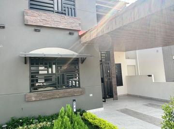 Casa de 4 habitaciones, Guayaquil · Renta Alquiler de Elegante Casa de 4 Dorm. en Urbanización Costalmar 2 (Via a La Costa)