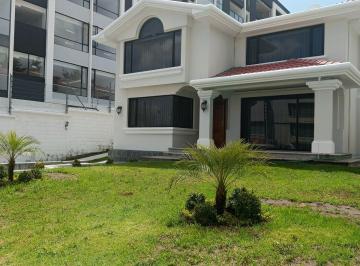 Casa de 5 habitaciones, Quito · Ponceano Alto Casa de Lujo Independiente Duplex 4 Dorm. - Sala Tv - Cjardines Amplios - Parqueos