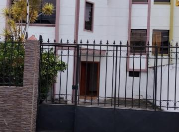 Casa · 250m² · 3 Habitaciones · 1 Estacionamiento · Casa en Ibarra