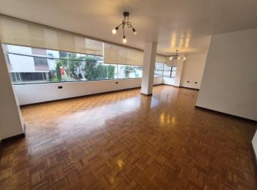 Departamento de 3 habitaciones, Quito · Departamento de 135 m² con 3 Dorm. en Alquiler en Naciones Unidas