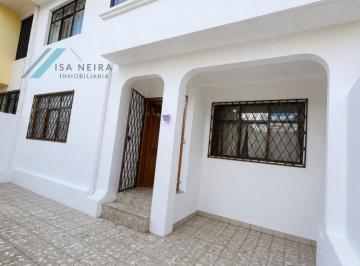 Casa · 190m² · 4 Habitaciones · 1 Estacionamiento · Casa - Huaynacapac