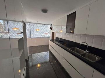 Departamento de 3 habitaciones, Quito · Amplio Departamento Remodelado en Venta