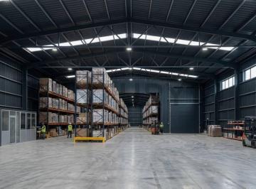 Bodega-Galpón · 868m² · 2 Estacionamientos · Galpón/bodega de Alta Resistencia en Alquiler, en Tababela