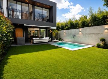 Casa · 249m² · 3 Habitaciones · 3 Estacionamientos · Casa - Lumbisi
