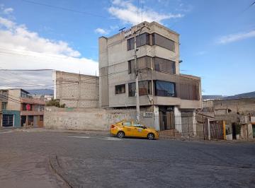 Casa de 5 habitaciones, Quito · Edificio Comercial en Carapungo