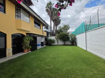 Casa · 568m² · 4 Habitaciones · 4 Estacionamientos · En Venta Casa con Piscina Privada y Jardin en Cumbayá Dentro de Urbanización Privada I $475.000
