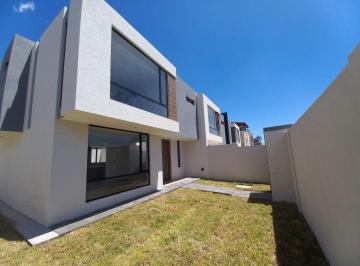 Casa · 122m² · 3 Habitaciones · 2 Estacionamientos · Vendo Moderna Casa Esquinera Dentro de Urbanización Cumbaya