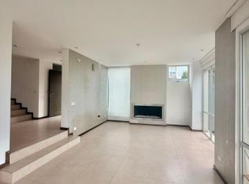Casa · 225m² · 2 Habitaciones · 2 Estacionamientos · Casa Esquinera en Conjunto Habitacional en San Juan de Cumbayá - 3 Dorm.