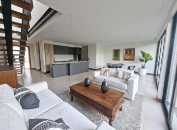 Casa · 183m² · 3 Habitaciones · 2 Estacionamientos · Vendo Moderna Casa a Estrenar 3 Habitaciones en Urbanización Cerrada
