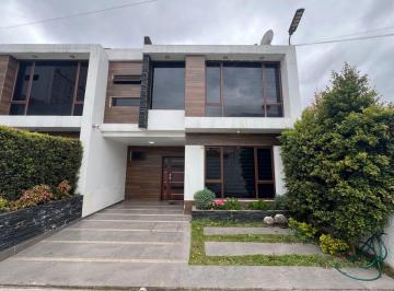 Casa de 3 habitaciones, Cuenca · Casa en Venta. Centro de Ricaurte