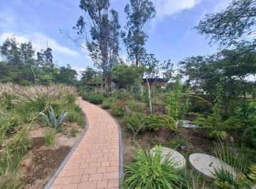 Hacienda-Quinta , Quito · Hermoso Terreno de un Mil m Cuadrados en Urbanización de Lujo.