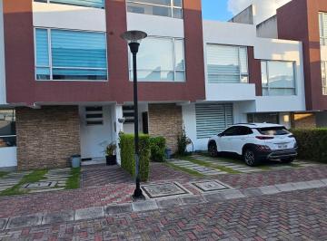 Casa de 4 habitaciones, Quito · Casade Venta en Tumbaco 4 Dorm. Estudio Terraza