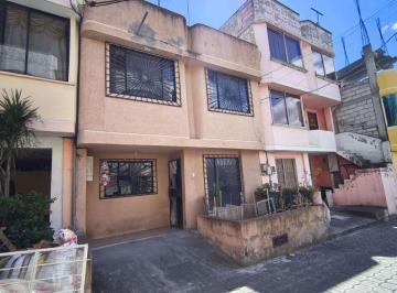 Casa de 3 habitaciones, Quito · Casa en Venta Atrás del Terminal Quitumbe | Excelente Ubicación