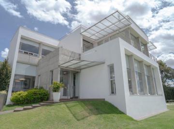 Casa de 4 habitaciones, Quito · En El Rancho San Francisco Vendo Casa de Lujo.